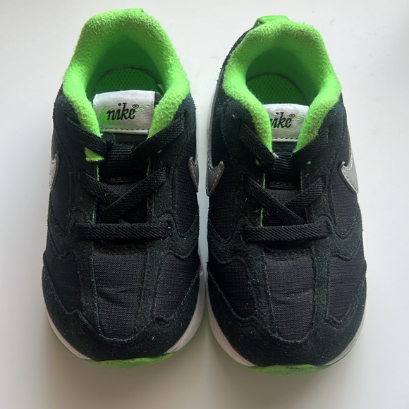 Nike shoes 🌵🪴 - Picture 3 of 5